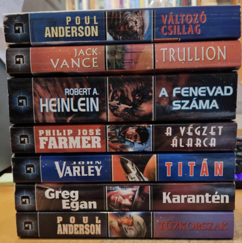 Poul Anderson, Jack Vance, Robert A. Heinlein, Philip José Farmer, John Varley, Greg Egan: 7 db Galaxis sci-fi regény: Tűzkorszak; Karantén; Titán; A végzet álarca; A fenevad száma; Trullion; Változó csillag könyv