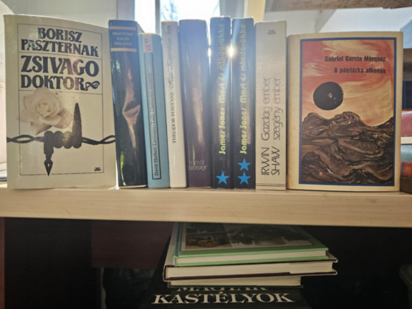Borisz Paszternak, Brantóme, David Herbert Lawrence, Theodore Fontane, Denis Diderot, James Jones, Irwin Shaw, Gabriel García Márquez: 8db regény, KÖNYVMENTŐ AJÁNLAT: Zsivago doktor+ Kacér hölgyek+ Lady Chatterley szeretője+ Hajó Koppenhága felől+ Fecsegő csecsebecsék- Az apáca+ Most és mindörökké I-II+ Gazdag ember, szegény ember+ A pátriárka alkonya antikvár