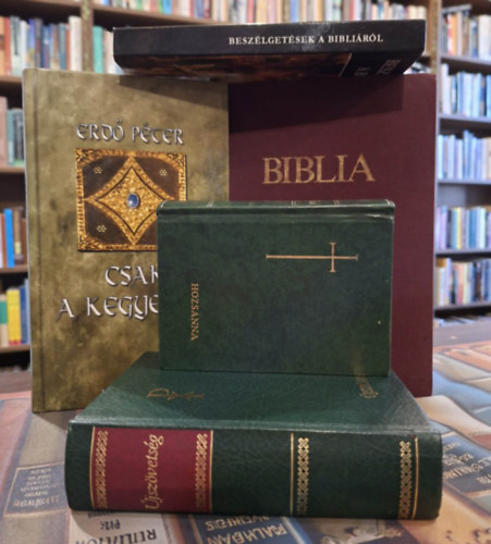 Rapcsányi László, Erdő Péter, Fordították és magyarázták: Dr. Gál Ferenc-Dr. Gál József-Dr. Gyürki László-Dr. Kosztolányi István: 5 db vallási kötet, KÖNYVMENTŐ AJÁNLAT: Beszélgetések a Bibliáról, Újszövetségi Szentírás, Hozsanna! Teljes kottás népénekeskönyv, Csak a kegyelem, Biblia (Ószövetségi és Újszövetségi Szentírás) antikvár
