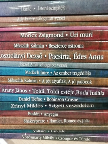 Karinthy Frigyes, Petőfi Sándor, Móra Ferenc, Shakespeare, A. Dante, Móricz Zsigmond, Mikszáth Kálmán, Kosztolányi Dezső, Madách Imre, Arany János, Daniel Defoe, Zrínyi Miklós, Puskin, Voltaire, Vörösmarty Mihály: 20 db Diáktéka könyv: Tanár úr kérem, János Vitéz, Rab ember fiai, Szonettek, Petőfi Sándor válogatott versei, Isteni színjáték, Ady Endre válogatott versei, Úri muri, Beszterce ostroma, Pacsirta-Édes Anna, József Attila válogatott versei, Az ember   könyv