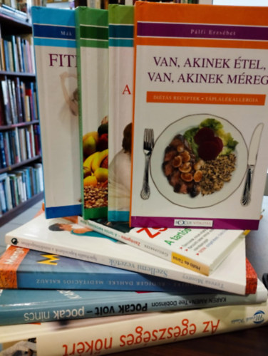 Pálfi Erzsébet, Dr. Somi Ildikó, Puskás Ildikó, Mák Erzsébet, Marion Grillparzer, Teresa Moorey, Rüdiger Dahlke, Karen Amen: Egészség csomag- 9 darabos: Fitneszdiéta, Gyógyító ételek, Győzelem a nátha felett, Van akinek étel, van akinek méreg, Zsírégetés, Meditációs kalauz, Szellemi vezetők, Pocak volt, pocak nincs, Az egészséges nőkért antikvár