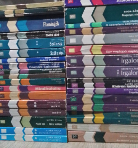 Sánta Ferenc, Kertész Ákos, Ember Mária, Maróti Lajos, Bárány Tamás, Illyés Gyula, Hernádi Gyula, Németh László, Goda Gábor, Gáll István, Moldova György, Tatay Sándor, ...és még sokan mások: Szépirodalmi Zsebkönyvtár könyvcsomag (36db) Az ötödik pecsét, Sikátor, Hajtűkanyar I-II., A kolostor I-II., csigalépcső, Kháron ladikján, Az erőd, Irgalom I-II., Egy naplopó naplója, Csapda, Gázlámpák alatt, A szerelem szőnyege, Magányos utazás, antikvár