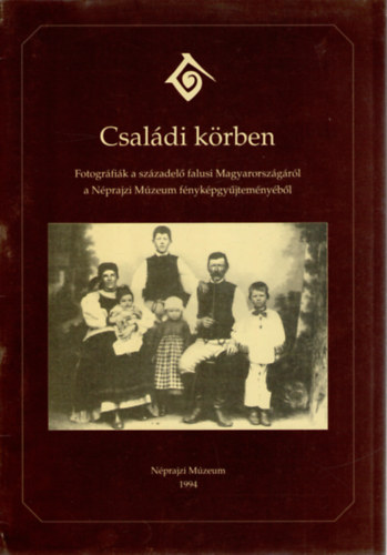 Családi körben (Fotográfiák a századelő falusi Magyarországáról a Néprajzi Múzeum fényképegyűjteményéből) antikvár