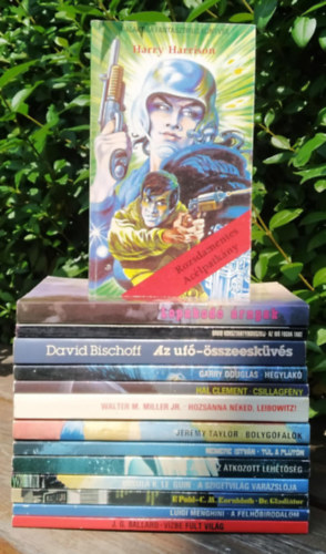 Nemere István, Jeremy Taylor, Garry Douglas, David Bischoff, Lovecraft-Bloch-King-Keller, J.G. Ballard, Luigi Menghini, Pohl, F.-Kornbluth, C.M., Ursula K. Le Guin, Hank Jeff, Walter M. Miller, Hal Clement: 14db SCI-FI KÖNYVMENTŐ AJÁNLAT: Vízbe fúlt világ+ A felhőbirodalom+ Dr Gladiátor+ A szigetvilág varázslója+ Az átkozott lehetőség+ Túl a Plútón+ Bolygófalók+ Hozsánna néked, Leibowitz!+ Csillagfény+ Hegylakó+ Az ufó-összeesküvés+ Rozsdamentes acélpatkány+ antikvár