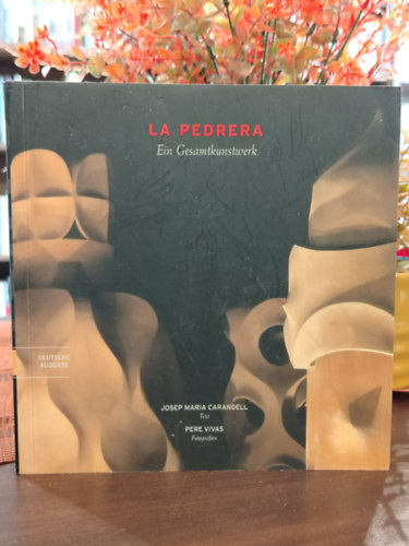 Josep Maria Carandell: La Pedrera: Ein Gesamtkunstwerk  -  Egy összművészeti alkotás- Kőbánya - Gaudí - monográfia - német nyelvű antikvár