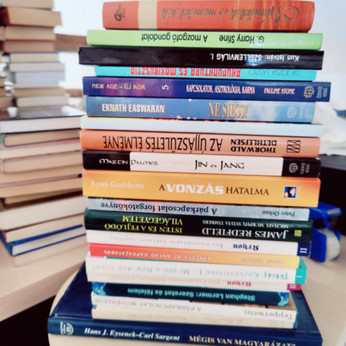 Dr.Doreen Virtue, Kurt Tepperwein, Stephan Lermer, Kevei Kristóf, Lee Carroll, James Redfield, Peter Orban, Lynn Grabhorn, Martin Palmer, Thorwald Dethlefsen, Eknath EAswaran, Pauline Stone, Kun István, G. Harry Stine: 20db-os ezoterikus könyvcsomag: Mégis van magyarázat+ Angyalokkal gyógyítás+ A párkapcsolat művészete+ Szeretet és félelem+ Az emberi lélek alkímiája+ Mi jön a New Age után?+ Ébredés az anyag káprázatából+ Ne gondolkozz úgy, mint egy ember!+ könyv