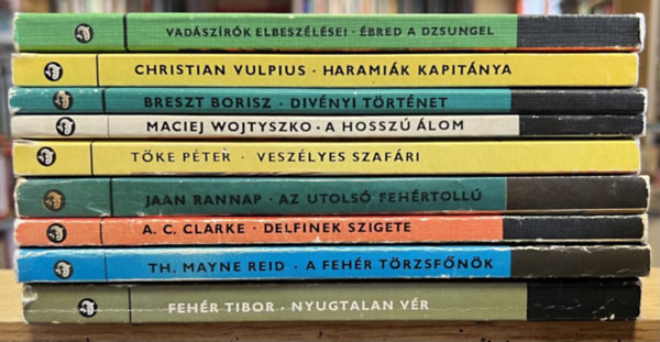 Christian Vulpius, Breszt Borisz, Maciej Wojtyszko, Tőke Péter, Jaan Rannap, Arthur C. Clarke, Thomas Mayne Reid, Fehér Tibor: 9 db Delfin könyv: Vadászírók elbeszélései - Ébred a dzsungel, Haramiák kapitánya, Divényi történet, A hosszú álom, Veszélyes szafári, Az utolsó fehértollú, Delfinek szigete, A fehér törzsfőnök, Nyugtalan vér antikvár
