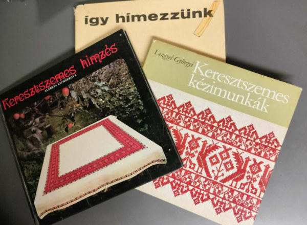 Hímzéssel kapcsolatos könyvcsomag / Keresztszemes hímzés + Keresztszemes kézimunkák + Így hímezzünk (3db) antikvár