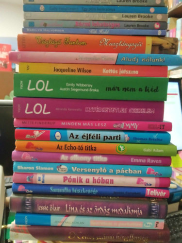 Több szerző, Lauren Brooke, Jacquleine Wilson, Emily Wibberley Austin Siegemund-Broka, Miranda Kenneally, Mette Finderup, Thomas Brezina, Gabi Adam, Emma Raven, Sharon Siamon, Jessie Blair, Anthony Horowitz, Jenny McLachlan: 20 db ifjúsági könyv: Kettes számú közellenség+ Már nem a tiéd + Lina és az ördög medalionja+ Samantha büszkesége+ Pónik a hóban+ Az alkony titka+ Az Echo-tó titka+ Az éjféli parti+ Emmy- Minden más lesz+ Kivédhetetlen szerelem+ Kettős játszma+ antikvár