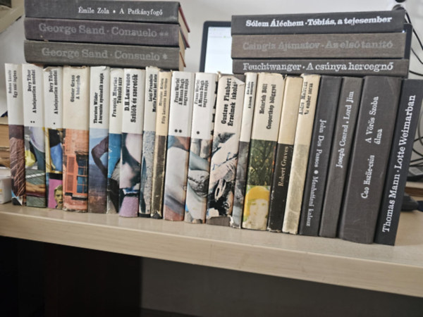 George Sand, Emil Zola, Thomas Mann, Lion Feuchtwanger, Csingiz Ajtmatov, Sólem Áléchem, Cao Hszüe-Csin, Joseph Conrad, John Dos Passos, André Malraux, Robert Graves, Heinrich Böll, Abe Kobó, Gustave Flaubert, Franz Werfel, Miloslav Krleza, Luigi Pirandello, D. H. Lawrence, Francois Mauriac, Thornton Wilder, Günter Grass, Déry Tibor, Dobos László: 23db Kriterion kiadó regény, KÖNYVMENTŐ AJÁNLAT: Consuelo I-II+ A patkányfogó+ Lotte Weimarban+ A csúnya hercegnő+ Az első tanító+ Tóbiás, a tejesember+ A vörös szoba álma+ Lord Jim+ Manhattani kalauz+ Az ember sorsa+ Homérosz leánya+ Csoportkép hölggyel+ antikvár