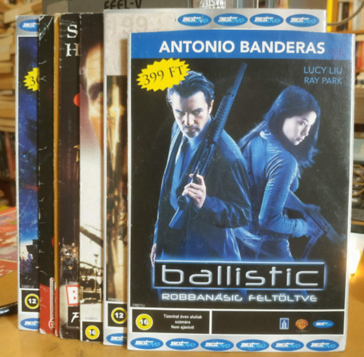 Antonio Banderas, Jean Reno, Sean Penn, Salma Hayek, Donald Sutherland, Paul Newman, Bruce Willis: 7 db papírtokos DVD vegyes filmek: Ballistic; Jaguár; Menedékjog; A Notre Dame-i toronyőr; Fellini: Casanova; Pénzt és életet; Az ötödik elem antikvár
