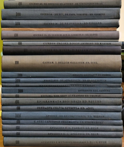 Apuleius, C. Atei Capitonis, Apicius, Conradius Celtis, Eutropius, Frontinus, Granius Licinianus, C.Julius Caesar, Marcus Tullius Cicero: Bibliotheca Teubneriana - 5. könyvcsomag (21 kötet) antikvár