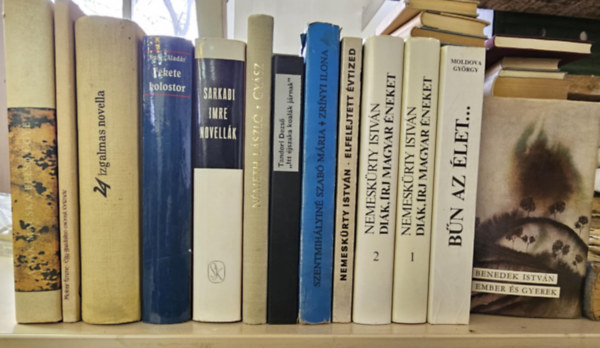 KÖNYVMENTŐ AJÁNLAT, Molnár Ferenc, Kuncz Aladár, Sarkadi Imre, Németh László, Tandori Dezső, Szentmihályiné Szabó Mária, Nemeskürty István, István Nemeskürty, Moldova György, Benedek István: 12db-os magyar irodalmi válogatás: A vak macska belső ügye+ Egy gazdátlan csónak története+ 24 izgalmas novella+ Fekete kolostor+ Sarkadi novellák+ Gyász+ Itt éjszaka koalák járnak+ Zrínyi Ilona+ Elfelejtett évtized+ Diák, írj magyar éneket I-II+ antikvár