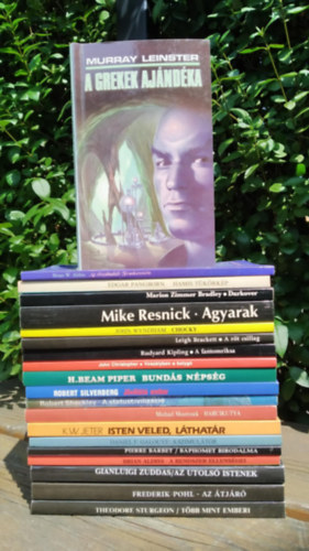 Rudyard Kipling, Frederick Pohl, Robert Silvenberg, Murray Leinster, Mike Resnick, H. Beam Piper, Theodore Sturgeon, Gianluigi Zuddas, Brian Aldiss, Pierre Barbet, Daniel F. Galouye, K.W.Jeter, Michael Moorcock, Robert Sheckley, John Christopher, Brackett Leigh, John Wyndham: 20 db-os KÖNYVMENTŐ AJÁNLAT, scifi: Több mint emberi+ Az átjáró+ Az utolsó istenek+ A rendszer ellenségei +Baphomet birodalma+ A szimulátor+ Isten veled, láthatáR+ Harcikutya+ Státuscivilizáció+ Jövőlátó ember+ Bundás népség+ Veszélyben a bolygó+ antikvár