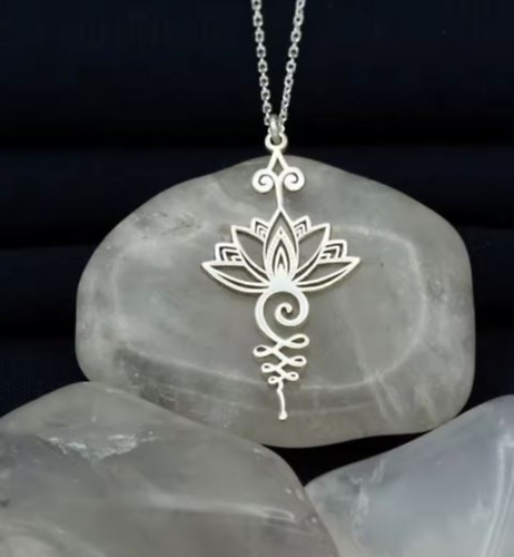 Lótusz mintás nyaklánc