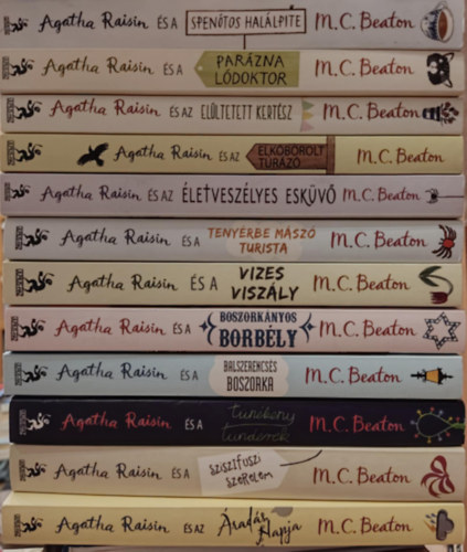 M. C. Beaton: 12 db Agatha Raisin kötet - 1-12. rész antikvár