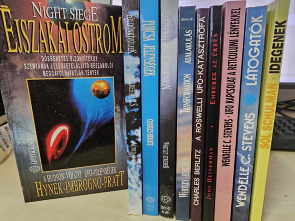 Hynek-Imbrongo-Pratt, Alfred Nahon, Charles Berlitz, Whitley Strieber, John Heinerman, Wendelle C. Stevens, Sol Schulman: 10 db ufológia könyv KÖNYVMENTŐ AJÁNLAT: Éjszakai ostrom + Földönkívüliek extraterrestrials +Furcsa jelenségek + Communion- Eggyéválás+ Átalakulás+ A rosewelli UFO katasztrófák+ Emberek az űrben+ Ufo kapcsolat a reticulumi lényekkel+ Látogatók+ Idegenek antikvár