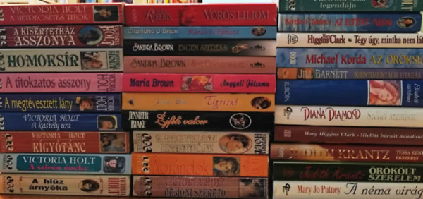 Victoria Holt, Jennifer Blake, Maria Brown, Sandra Brown, Nora Roberts, Mary Jo Putney, Judith Krantz, Mary Higgins Clark, Diana Diamond, Alexandra Ripley, Jill Barnett, Michael Korda: Romantikus könyvcsomag (30 db kötet) antikvár