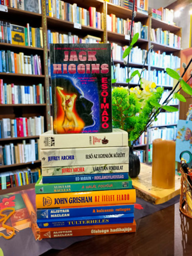 Jack Higgins, Ken Follett, Archer Jeffrey, Ed McBain, Alistair MacLean, John Grisham, Arthur Hailey: Szórakoztató irodalom 10 darabos KÖNYVMENTŐ AJÁNLAT: Esőimádó, Egy férfi Szentpétervárról, Első az egyenlők között, Váratlan fordulat, Reklámgyilkosság, A halál folyója, Az ítélet eladó, A kulcsszó: rettegés, Túlterhelés,  Őfelsége hadihajója antikvár