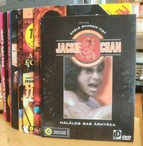 Eric Roberts, James Belushi, Takeshi Kitano, Sharon Stone, Jackie Chan: 14 DVD lemeznyi bűnfilm (18 film): Magunkra maradtunk; Halásos sas árnyéka; Elemi ösztön 2.; EX-szerető; Futball faktor; Szamuráj; Az ördög építésze; A Fáraó; Nyomd a lóvét; A rémület foka antikvár