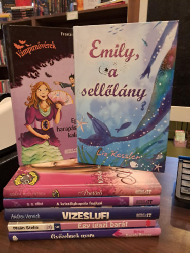 Audrey Vernick, Liz Kessler, Franziska Gehm, Norah McClintock, G. G. Elliot, Malin Stehn, Angela Dorsey: 7 db-os ifjúsági regények KÖNYVMENTŐ AJÁNLAT: Vizeslufi, Emily, a sellőlány, Egy harapásmentes kaland, A betörő, A kristálypalota foglyai, Egy igazi barát, Győzelmek nyara-Hívószó antikvár