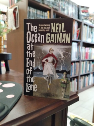 Neil Gaiman: The Ocean at the End of the Lane antikvár
