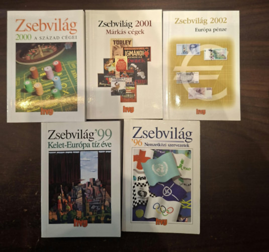 5 kötet a Zsebvilág sorozatból: Zsebvilág 2000: a század cégei, Zsebvilág 2001: Márkás cégek, Zsebvilág 2002: Európa pénze, Zsebvilág '99: Kelet-Európa tíz éve, Zsebvilág '96: Nemzetközi szervezetek antikvár