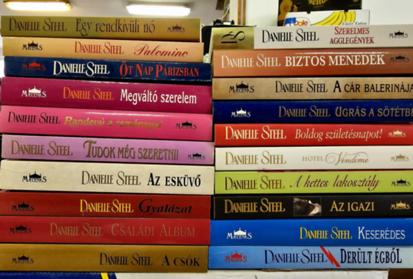 Danielle Steel: 20db Steel kötet, KÖNYVMENTŐ AJÁNLAT: Egy rendkívüli nő+ Palomino+ Öt nap Párizsban+ Megváltó szerelem+ Randevú a reménnyel+ Tudok még szeretni+ Az esküvő+ Gyalázat+ Családi album+ A csók+ Szerelmes agglegények+ Biztos menedék+ A cár balerinája+ antikvár