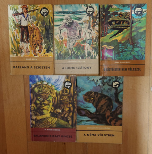 Bodó Géza, Theodore Taylor, H. Rider Haggard, Gleb Golubjov: 5 klasszikus a Delfin könyvek közül: A néma völgyben, A kígyósisten nem válaszol, Salamon király kincse, Homokzátony, Barlang a szigeten antikvár