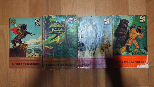 Thomas Mayne Reid, Gleb Golubjov, Friedrich GerstÄcker, Hosszú Toll: 4 klasszikus ifjúsági regény a Delfin könyvek sorozatából: A  fehér törzsfőnök, A kígyósiten nem válaszol, Az indián bosszúja, A sós sziklák völgye antikvár