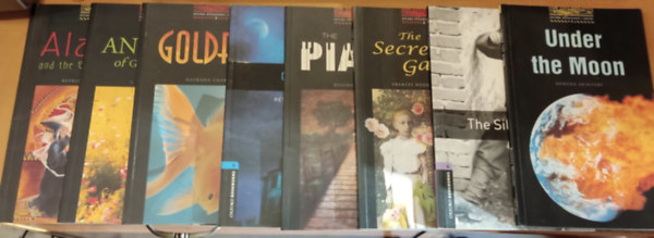 Rosemary Border, Ian Serraillier, Raymond Chandler, Frances Hodgson Burnett, L. M. Montgomery, Rowena Akinyemi, Judith Dean: 8 db Oxford Bookworms. Aladdin and the Enchanted Lamp; Anne of Green Gables; Goldfish; Ghost Stories; The Piano; The Secret Garden; The Silver Sword; Under the Moon antikvár