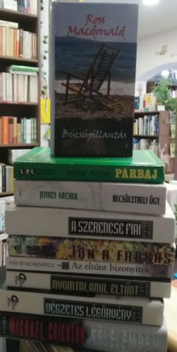 Ross MacDonald, Archer Jeffrey, Wilbur Smith, David Rosenfelt, Patricia Lewis, John J. Nance, Michael Crichton: 9 db-os KÖNYVMENTŐ AJÁNLAT, krimi: Félelemben+ Végzetes légörvény+ Nyomtalanul eltűnt+ Az eltűnt bizonyíték+ Jön a farkas+ A szerencse fiai+ Becsületbeli ügy+ Párbaj+ Búcsúpillantás antikvár