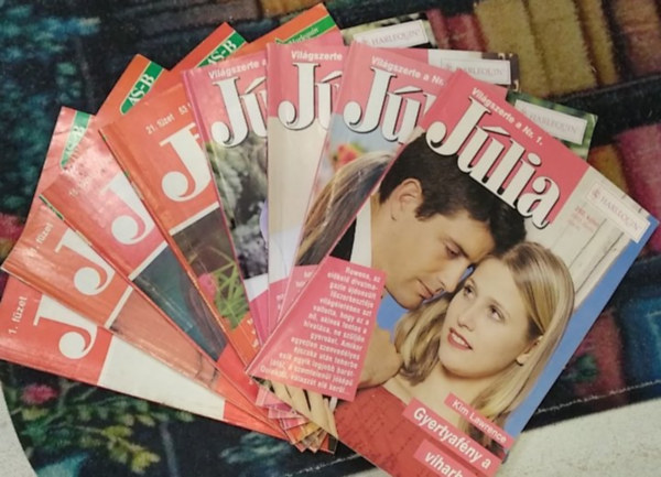 8 db-os JÚLIA romantikus füzet: 1, 11, 16, 21, 262, 266, 288, 292 (szórványszámok) antikvár