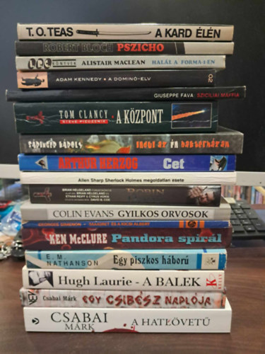 Giuseppe Fava, T. O. Teas, Robert Bloch, Alistair MacLean, Adam Kennedy, Tom Clancy, Sáringer Károly, Arthur Herzog, Allen Sharp, Colin Evans, Georges Simenon, Ken McClure, Ken McClure, Csabai Márk: 17 db krimi KÖNYVMENTŐ AJÁNLAT: Szicíliai maffia, A kard élén, Pszicho, Halál a Forma-1-en, A dominó-elv, A központ, Indul az én barkterházam, Cet, Sherlock Holmes megoldatlan este, Robin Hood, Gyilkos orvosok, Maigret és a kicsi Albert, Pandora spirál, antikvár