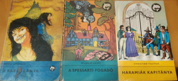 Astrid Lindgren, Christian Vulpius, Wilhelm Hauff: 3 db Delfin regények: A rabló lánya + A Spessarti fogadó + Haramiák kapitánya antikvár