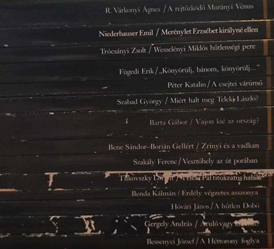 R. Várkonyi Ágnes, Niederhauser Emil, Trócsányi Zsolt, Fügedi Erik, Péter Katalin, Szabad György, Barta Gábor, Bene Sándor- Borián Gellért, Szakály Ferenc, Tilkovszky Loránt, Benda Kálmán, Hóvári János, Gergely András, Bessenyei József: 14 db kötet a Labirintus sorozatból antikvár