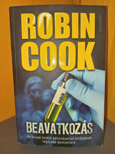 Robin Cook: Beavatkozás - orvosi krimi (Jack Stapleton & Laurie Montgomery sorozat) antikvár