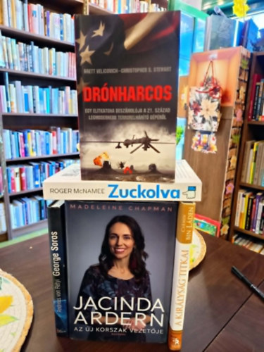 Madeleine Chapman, Roger Mcnamee, Carmen Bin Laden, Vonrétyi, Andreas, Brett Velicovich - Christopher S. Stewart: Tényirodalom könyvcsomag 5 darabos KÖNYVMENTŐ AJÁNLAT: Jacinda Ardern - Az új korszak vezetője, Zuckolva - Út a Facebook-katasztrófa felé, A Királyság titkai, George Soros, Drónharcos antikvár