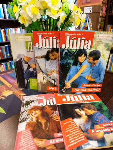 Kathy Clark, Penny Jordan, Helen Brooks, Alison Fraser, Sandra Paul: Júlia és Romana magazin 5 darabos KÖNYVMENTŐ AJÁNLAT: Ki számított erre?, Ne hagyj árván!, Az élet iskolája, Smink nélkül, A legjobb kerítő antikvár