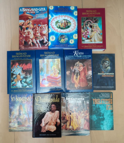 Ő Isteni kegyelme A. C. Bhaktivedānta Swāmī Prabhupāda, Ő Isteni Kegyelme A.C. Bhaktivedanta Swami Prabhupáda tanításai alapján, Ő Isteni Kegyelme A.C. Bhaktivedanta  Swami Prabhupáda, Bhaktivedanta Swami Prabhupáda: Krisna-tudatú könyvcsomag (11 kötet) A Bhagavad-Gita - Úgy, ahogy van / Srímad Bhagavatam 1-3 ének négy kötetben / KRSNA - Az Istenség legfelsőbb személyisége / Prabhupáda - Egy bölcs ember élete és öröksége / Sri Caitanya Tanítása / A tökéletesség útja antikvár