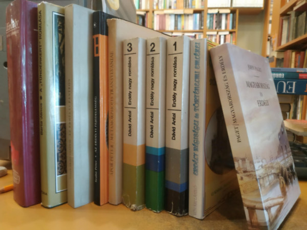 Köpeczi Béla, Dávid Antal, John Paget, Kővári László, Szabó Péter, Apor Péter, Szigyártó Sándor, Barta János: 10 db Erdély: Erdély rövid története; A "Tündérkert" romlása; Az Erdélyi panteon; Erdély régiségei és történelmi emlékei; Magyarország és Erdély; Metamorphosis Transylvniae; Az erdélyi fejedelemség antikvár