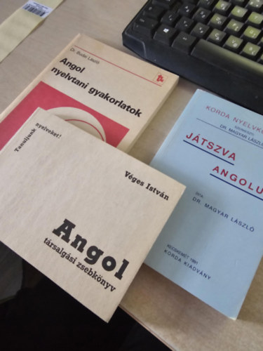 Dr. Budai László, Dr. Magyar László, Véges István: 3db angol nyelvkönyv: Angol nyelvtani gyakorlatok+ Játszva angolul+ Angol társalgási zsebkönyv antikvár