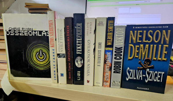 Chris Ryan, John le Carré, Stella Rimington, Scott Turow, G. J. Goth, Oliver Bottini, Ken Follett, Wilbur Smith, Robin Cook, Nelson DeMille: 10db krimi, KÖNYVMENTŐ AJÁNLAT: Összeomlás+ Kettős szerepben+ Nyílt titkok+ Ártatlanságra ítélve+ Feketén fehéren+ Gyilkosok nyara+ A harmadik iker+ Gyémántvadászok+ Vektor+ Szilva-sziget antikvár