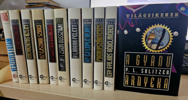 Dick Francis, Steve Alten, Phillip Margolin, Lindsey David, Robert Dugoni, John J. Nance, James Grippando, Paul Carson, Stephen Horn, Paul-Loup Sulitzer, Világsikerek sorozat: 11 db krimi, KÖNYVMENTŐ AJÁNLAT: Veszélyes futam, A lázadó Góliát, Kockázatos üzlet, Az éjszaka színei, Az igazság bajnoka, A halott zseni bosszúja, A lángok felett, Az éj leple alatt, Fogolyszöktetés, Egy gyilkos védelmében, A gyanú árnyéka antikvár