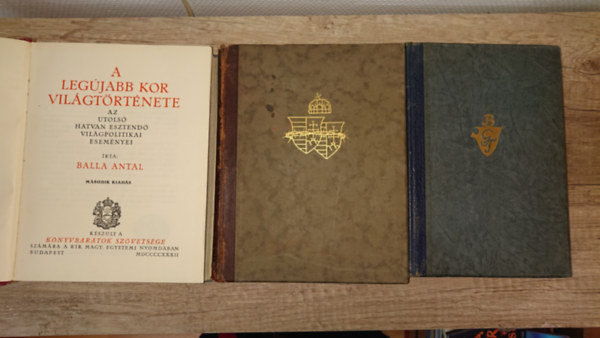 Balla Antal, Sebess Dénes: 3 szép kiállítású történelmi témájú könyv a 20. század közepéről: A legújabb kor világtörténete, A legújabb kor gazdaságtörténete, Két Magyarország - Az elmult század politikai eszményei antikvár