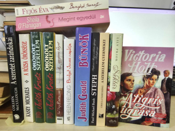 Colleen  McCullough, Kasey Michaels, Judith Krantz, Jean-Pierre Montcassen, Helen Fielding, Judith Gould, Paul Michael Bush, Ursula Tamussino, Lily Prior, Victoria Holt, Fejős Éva, Sheila O'Flanagan: 12db-os KÖNYVMENTŐ AJÁNLAT, romantika: A szeretet zarándokai+ A rózsa öröksége+ Örökölt szerelem I-II.+ Az egyiptomi kéjnő+ Bridget Jones naplója+ Bűnök+ Steph+ A szerelem gyermekei+ Nektár+ A tigris ugrása+ Bangkok tranzit+ Megint egyedül antikvár