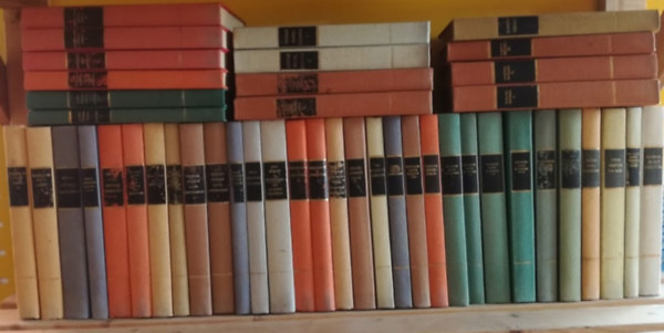 Aragon, Manzoni, A. Moravia, Werfel, Sadoveanu, Dickens, Dosztojevszkij, Balzac, Thomas Hardy, Federico De Roberto, Nikosz Kazantzakisz, Ilf-Petrov, Tolsztoj Lev, A. Dumas, E. Hemingway, J. Steinbeck, Gorkij Makszim, Sienkiewicz, Victor  Hugo, Jack London, Pirandello, Reymont, France Anatole, Petronius - Apuleius, Emily Bronté: 30 db a Világirodalom Remekei sorozatból: A bázeli harangok A jegyesek I-II. A megalkuvó-Agostino A musza dagh negyven napja I-II. A nyestfiak I-II. A patkányfogó A pickwick klub I-II. A szelíd teremtés-Kisregények A tizenhármak története  könyv