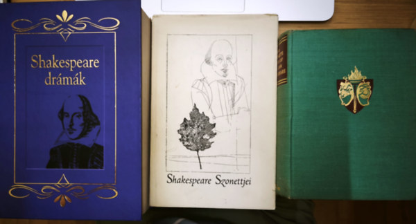 William Shakespeare: 2db William Shakespeare kötet + ajándék angol nyelvű mű: William Shakespeare Szonettjei, Shakespeare draámák-Rómeó és Júlia, Szentivánéji álom, Julius Caesar, Hamlet, a dán királyfi, Lear király, Téli rege + The Complete Works of William Shakespeare antikvár