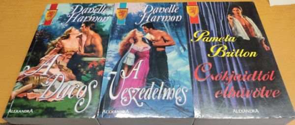 Pamela Britton, Danelle Harmon: A dacos + A veszedelmes + Csókjaidtól elbűvölve (3 kötet) antikvár