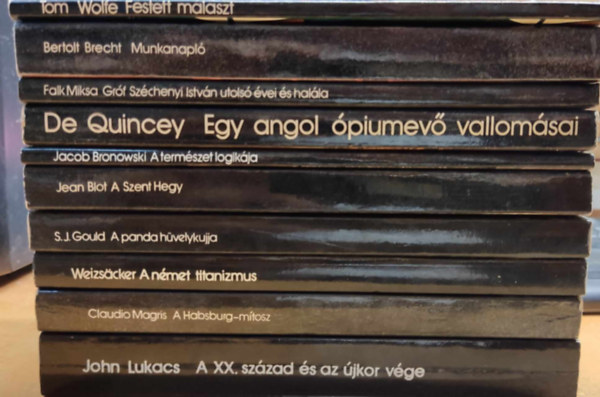 Jean Blot, Claudio Magris, Thomas De Quincey, John Lukacs, Stephen Jay Gould, Jacob Bronowski, Falk Miksa, Bertold Brecht, Carl Friedrich von Weizsacker, Tom Wolfe: 10 db Mérleg-könyv: A XX. század és az újkor vége; A Habsburg-mítosz; A német titanizmus; A panda hüvelykujja; A Szent Hegy; A természet logikája; Egy angol ópiumevő vallomásai; Festett malasz; Gróf Széchenyi István utolsó évei és halála; Munkanapló antikvár